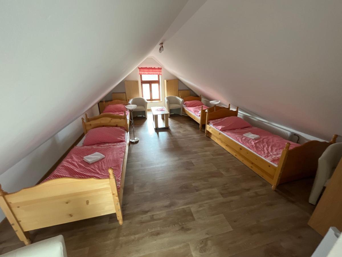 Sokolí hnízdo Hotel Hlaska Exterior foto